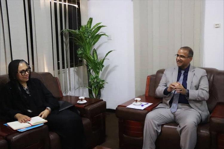 الوزير الزعوري يبحث مع مديرة "اليونيسف" الجديدة بعدن سبل تعزيز التعاون في مجالات حماية الطفولة.