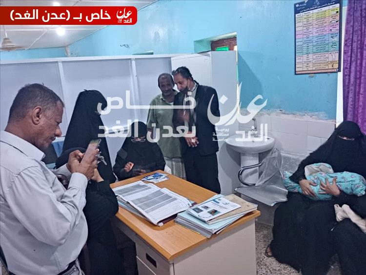 منسق برنامج شلل الأطفال في وزارة الصحة يزور مديرية أحور للإشراف على فرق التطعيم