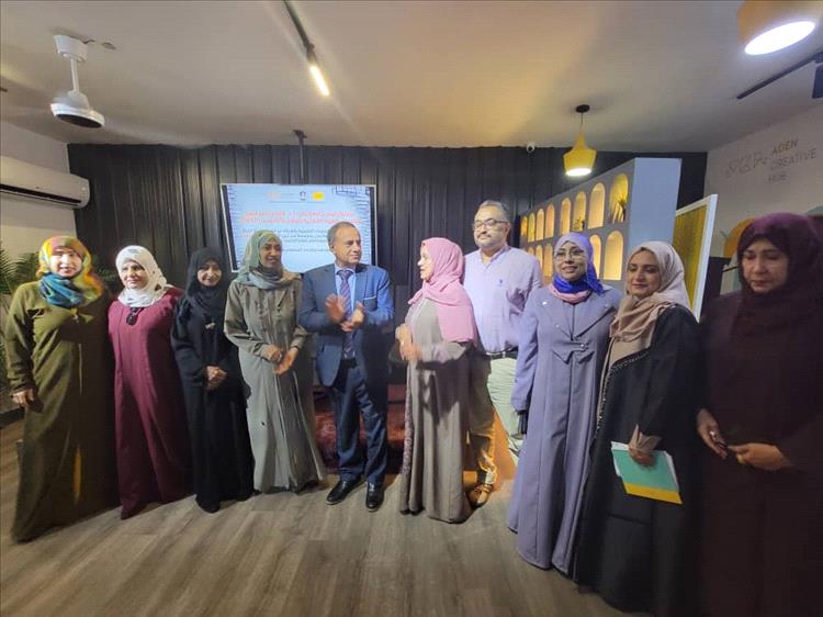 مركز الدراسات التطبيقية ينظم معرض فني وجلسة نقاش حول التماسك المجتمعي ودور المرأة في تعزيزه