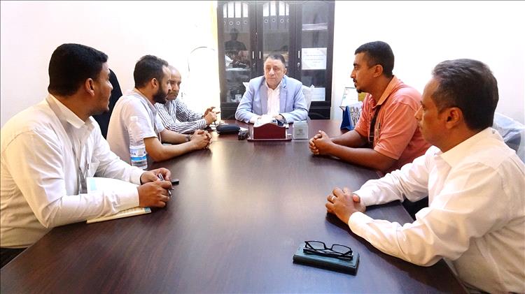 أمين عام المجلس المحلي "الحامد" يناقش تنفيذ مشروع نبني مع مؤسسة شباب أبين بالشراكة مع منظمة صناع النهضة