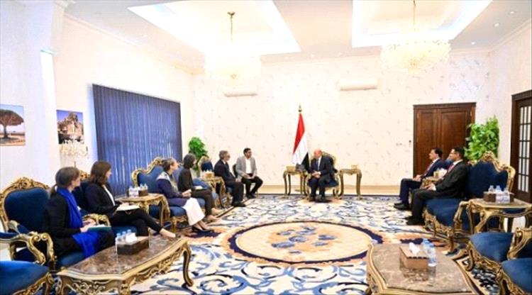 الرئيس العليمي يكشف أمر صادم وغير متوقع خلال لقائه بسفراء الاتحاد الأوروبي في قصر معاشيق