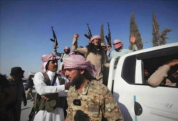 50 ألف مقاتل بدوي يلبّون نداء النفير إلى السويداء.. والقبائل تحرّم القهوة حتى النصر
