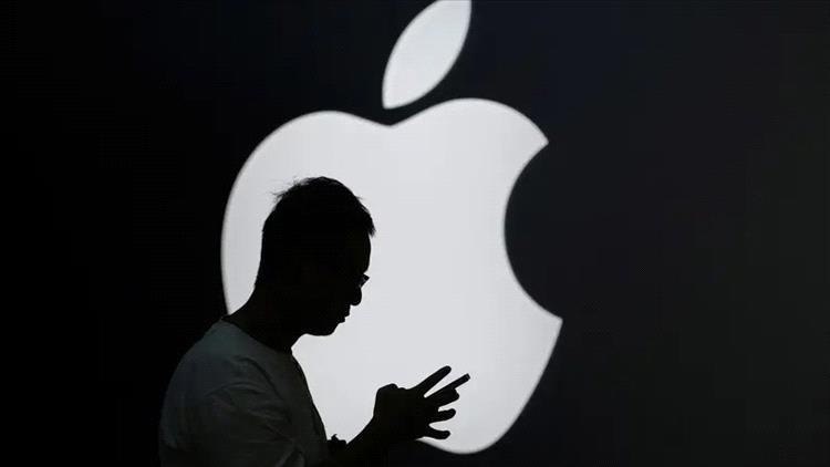 "أبل" تقاضي مُسربًا شهيرًا لسرقة أسرار "iOS 26"