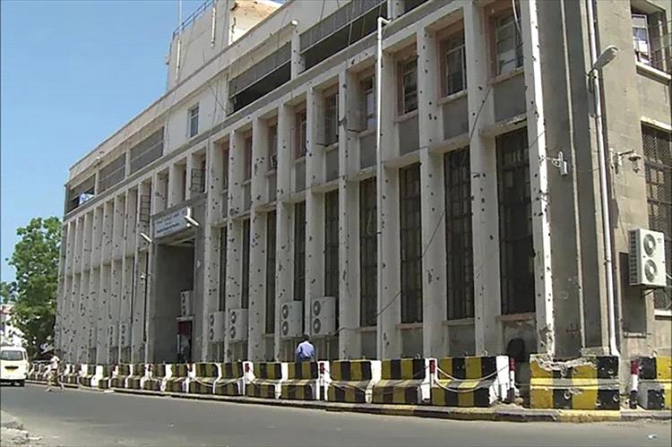 محلل اقتصادي: معالجة الانقسام النقدي تتطلب حلًا سياسيًا شاملًا
