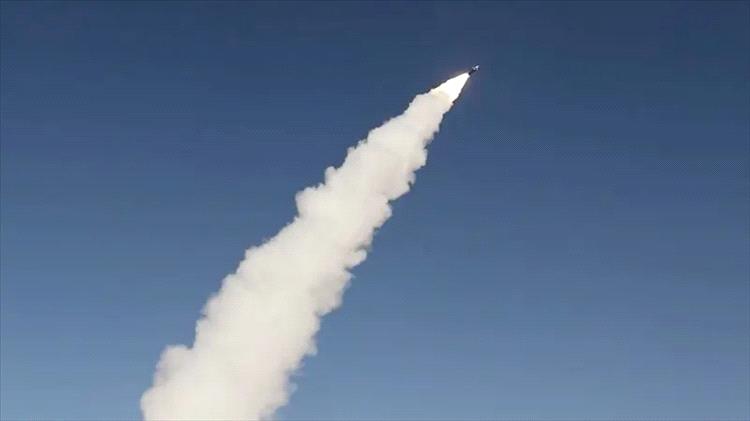 إسرائيل ترصد صاروخاً من اليمن.. والحوثي "استهدفنا بن غوريون"