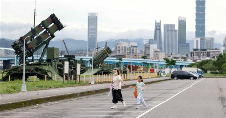 اليابان تُحذّر شركاتها: "أنتم بمفردكم" إذا غزت الصين تايوان