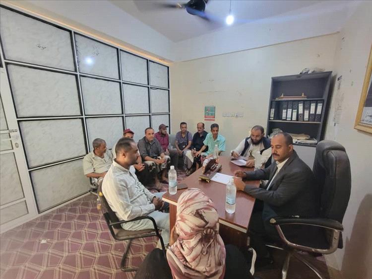 مدير عام قعطبة بكر الشاعري يلتقي بفريق منظمة اكتد لبحث وتنسيق المشاريع المستقبلية بالمديرية