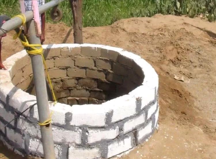 مأساة في جبل حبشي.. اختناق يودي بحياة شخصين داخل بئر وإصابة آخرين