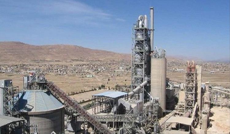 إسكات المطالب بالحياة.. الحوثيون يعتقلون موظفي مصنع عمران قبل مظاهرة مرتقبة