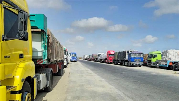 شاحنات مساعدات تتجه إلى غزة قادمة من مصر