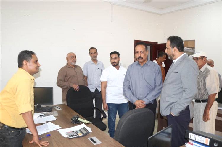 رئيس مجلس إدارة صندوق صيانة الطرق يبدأ مباشرة مهامه من مبنى الإدارة العامة بعدن
