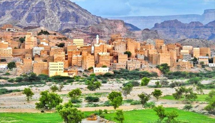 عاجل :شاب من أسرة محافظ سابق يُقتل برصاص مسلحين وسط سوق في شبوة