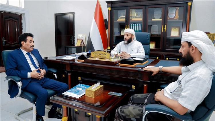 معالي وزير الأوقاف والإرشاد يستقبل سفير بلادنا لدى إندونيسيا ويبحث معه جهود التنسيق المشترك