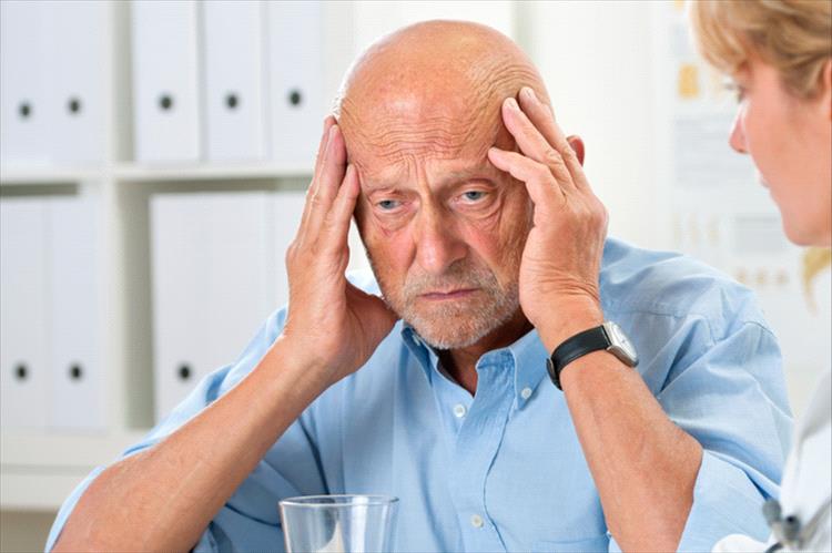بشرى لمرضى الزهايمر.. دواء جديد يُبطئ المرض ويُنقّي الدماغ من الترسبات