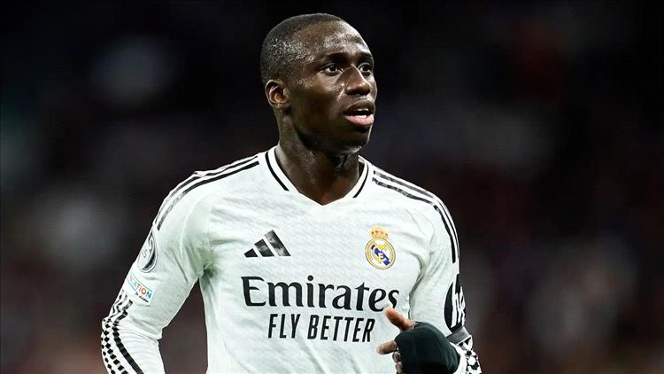 ميندي يحدد مستقبله مع ريال مدريد