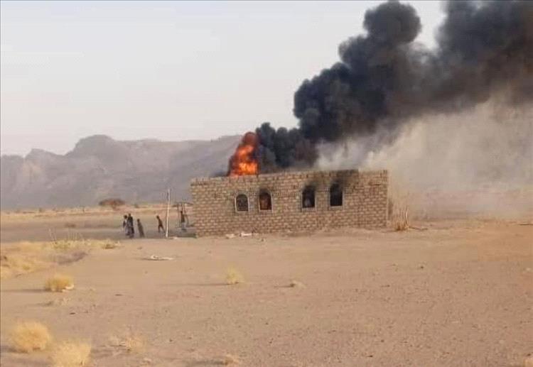 ميليشيات الحوثي تحرق منزل مواطن في الجوف وتُهجّر أسرته تحت تهديد السلاح