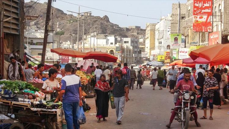 مواطنون بعدن يطالبون بفرض رقابة صارمة على الأسواق عقب تحسن سعر الصرف