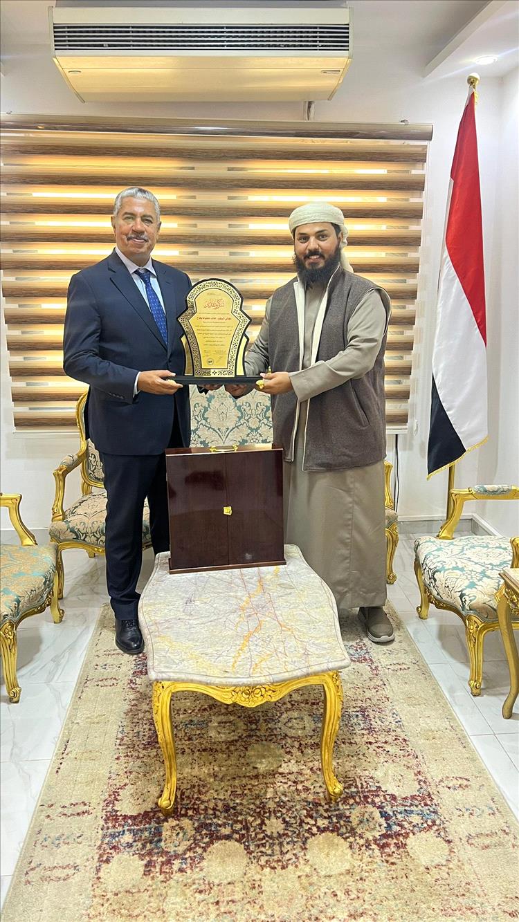 تكريم السفير خالد بحاح تقديراً لجهوده في خدمة الجالية اليمنية بالقاهرة