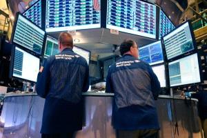 "S&P" و"ناسداك" يسجلان مكاسب أسبوعية رغم ضغوط الرسوم الجمركية