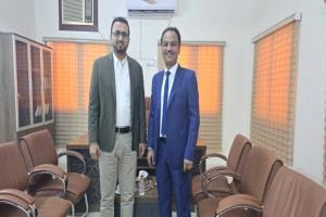 باعوم يسلم رئيس هيئة الأراضي  العولقي ملفًا موثقًا بوقائع فساد جسيم في أراضي الدولة بعدن