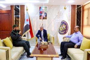 مدير أمن لحج يطلع القائم بأعمال رئيس المجلس الانتقالي على مستجدات الأوضاع الأمنية ويؤكد مواصلة العمل الميداني لضبط الاستقرار
