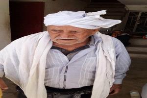 مدير مكتب صحة الأزارق يعزي بوفاة الشيخ الحاج علي عبدالله صالح