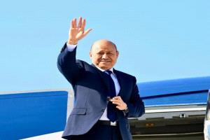 في تحرك دبلوماسي جديد.. العليمي يغادر عدن والرئاسة توضح أهداف الزيارة