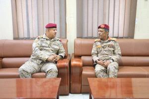 ‏قائدي المنطقتين العسكريتين الأولى والثانية يبحثان تطورات الأوضاع الأمنية والعنسكرية بمحافظة المهرة ويُقِران عدداً من الإجراءات العاجلة