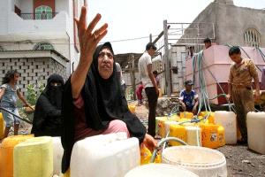 تصعيد جديد في أزمة المياه بتعز.. مالكو محطات التحلية يتحدّون المؤسسة ويعلنون تسعيرة خاصة بهم