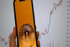120 ألف دولار.. بتكوين تسجل أعلى مستوى في تاريخها