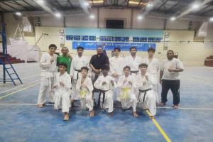 منتخب عدن يبدأ أولى حصصه التدريبية في الصالة المغلقة بقيادة الكابتن حسام فضل، وبحضور عضو الاتحاد العام أنور جراد.