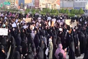 "ثورة النسوان" في عدن تحتج على تجاهل المبعوث الأممي: صوت المرأة ليس هامشاً!