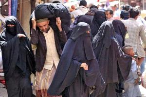 حظر حوثي على امتلاك النساء للجوالات الذكية