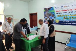 فريق من المركز الوطني للتثقيف الصحي ينفذ نزولاً ميدانياً إلى عدد من مراكز التحصين بمديرية تبن بلحج