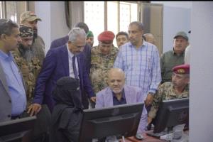 بدعم من طارق صالح.. جامعة تعز تدشّن منظومة طاقة شمسية ومعمل حاسوب متكامل في فرع التربة