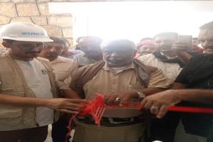 مدير عام ميفعة يدشن العمل بمنظومة الطاقة الشمسية في مستشفى عزان العام بدعم منظمة UNOPS