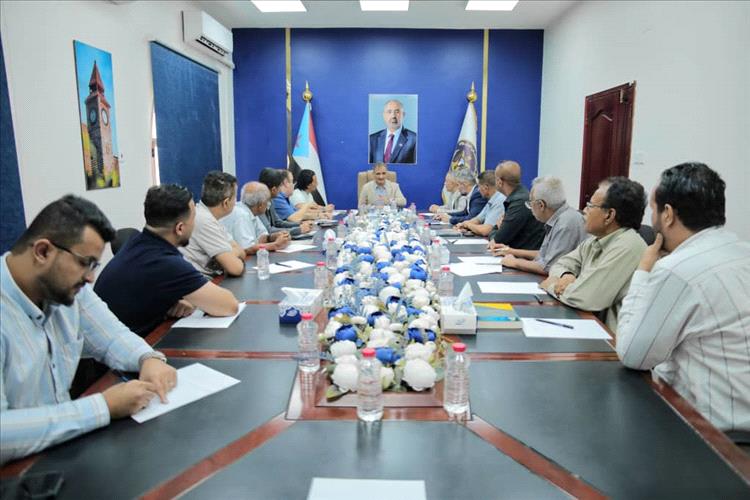 محافظ عدن يترأس اجتماعًا لهيئة الإعلام ويشدد على أهمية الدور الإعلامي في مواجهة التحديات