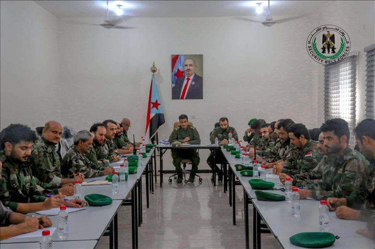 العميد الربيعي يترأس اجتماعًا أمنيًا موسعًا ويشيد بنجاح خطة تأمين عيد الأضحى في عدن