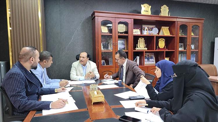 نائب وزير الصناعة يناقش مع وكلاء الوزارة الأولويات الحكومية العاجلة لخطة المائة يوم