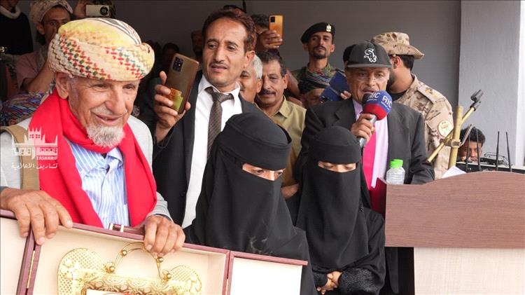 لأول مرة: جائزة "العر" تُمنح لطالبتين من ذوي الهمم
نعمة وعطاء.. نموذج للإصرار والتفوّق