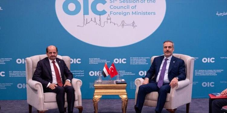 وزير الخارجية يبحث مع نظيره التركي سبل تعزيز وتطوير العلاقات الثنائية