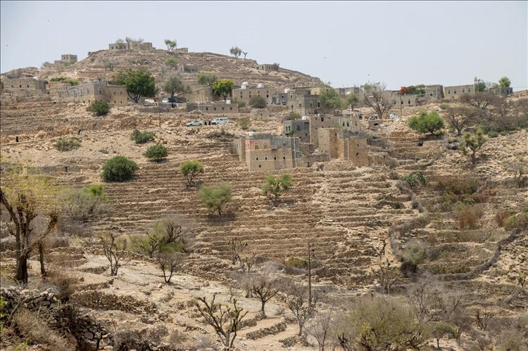 جبل البكري يواجه شبح العطش .. صرخة استغاثة لـ 30 ألف نسمة في ردفان