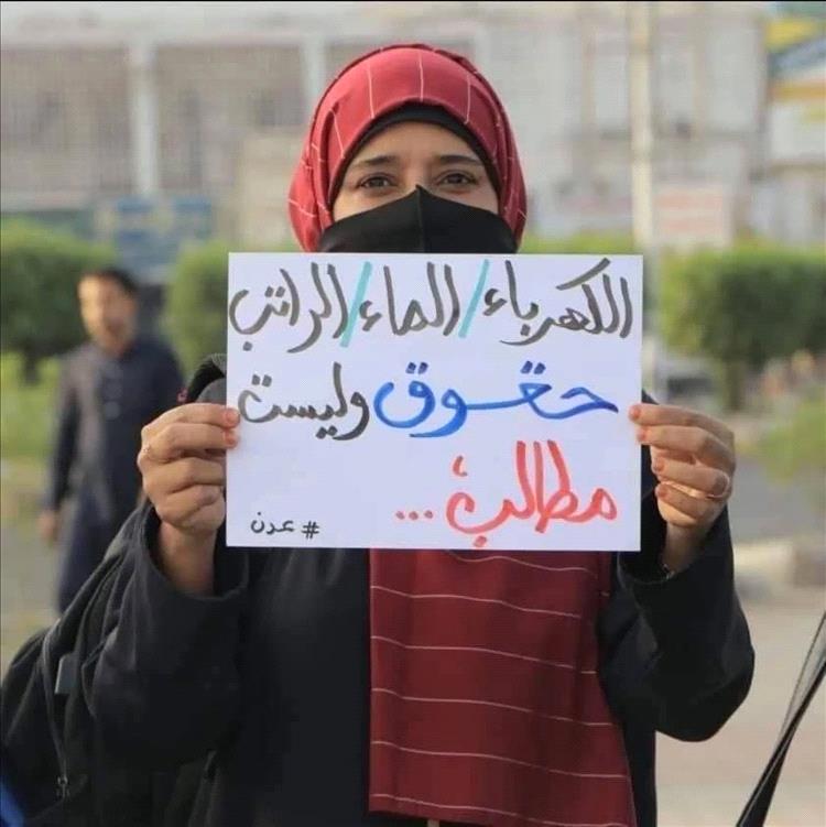 نقص الخدمات وتهاوي العملة يؤرقان الحكومة اليمنية