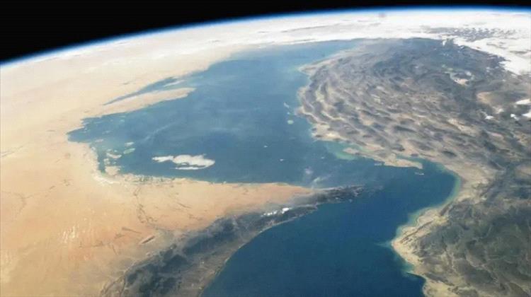 هل تستطيع إيران إغلاق مضيق هرمز؟ وكيف سيؤثر ذلك على العالم؟