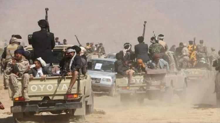 الحوثيون يدفعون بتعزيزات عسكرية إلى مأرب