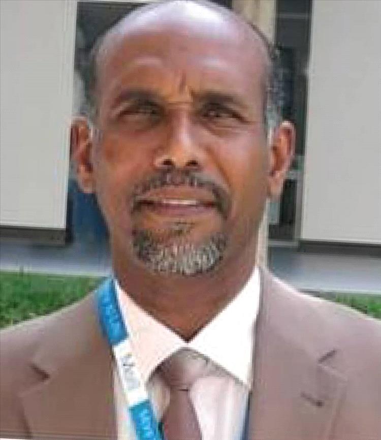 الاستشاري الدكتور السوداني محمد علي خليفة يجري عملية عظام جراحية نوعية لمريضة أربعينة  بمستشفى العرب
