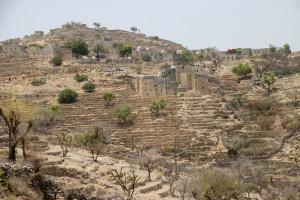 جبل البكري يواجه شبح العطش .. صرخة استغاثة لـ 30 ألف نسمة في ردفان