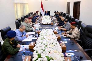 رئيس مجلس القيادة يعقد اجتماعا باللجنة الأمنية العليا ورؤساء السلطات المحلية في مسرح عمليات المنطقة العسكرية الرابعة