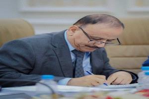وزير النقل يصدر قرارات تكليف في مطار عدن الدولي والهيئة العامة للطيران المدني والأرصاد
