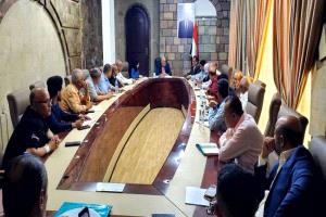 محافظ تعز يوجه بتنفيذ خطة الإستجابة الطارئة لمواجهة الأوبئة المنتشرة